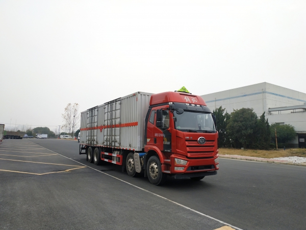 楚勝牌CSC5321XRQC6易燃?xì)怏w廂式運輸車