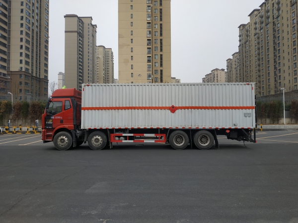楚勝牌CSC5321XRQC6易燃?xì)怏w廂式運輸車