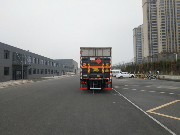 楚勝牌CSC5321XRQC6易燃?xì)怏w廂式運輸車