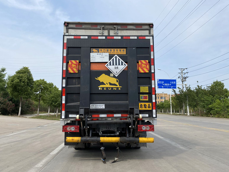 雜項危險物品廂式運輸車，運輸車，運輸車廠家，楚勝集團